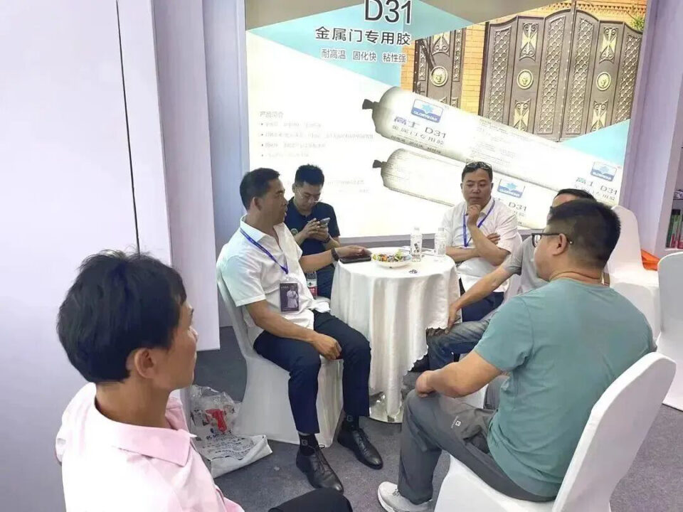 Glorystar showcases copper-door adhesives in Yongkang