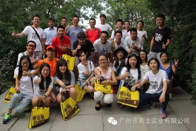 3 kilometers traveled 4,000 kilometers away to help primary school students read 5 more books, and nearly 200 "happiest runners" took action to show their love (the money for book purchases was donated by Guangzhou Glorystar Industrial Co., Ltd.)